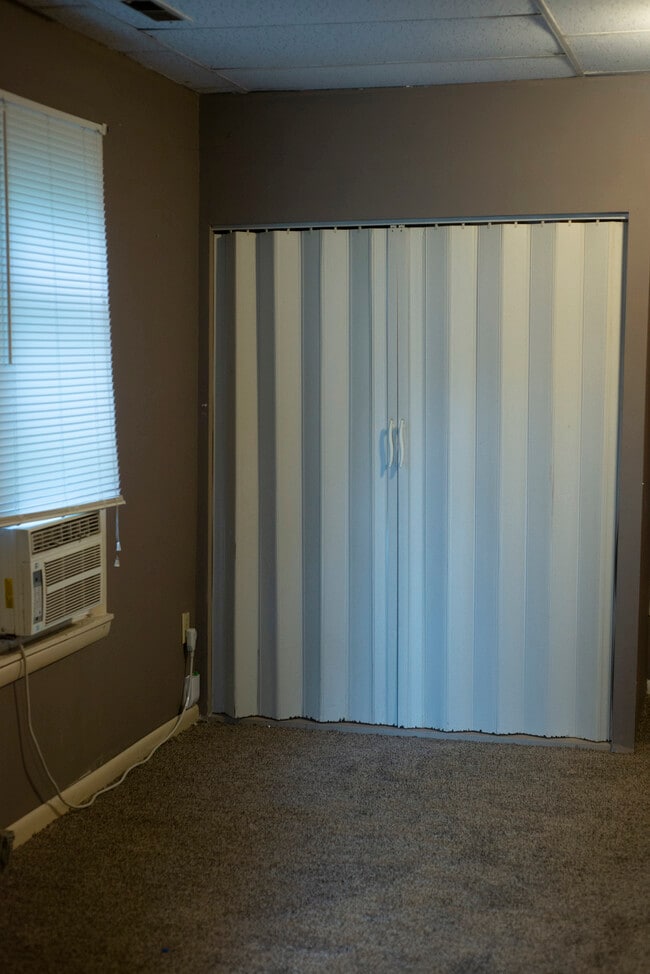 Building Photo - 321 E Washington St