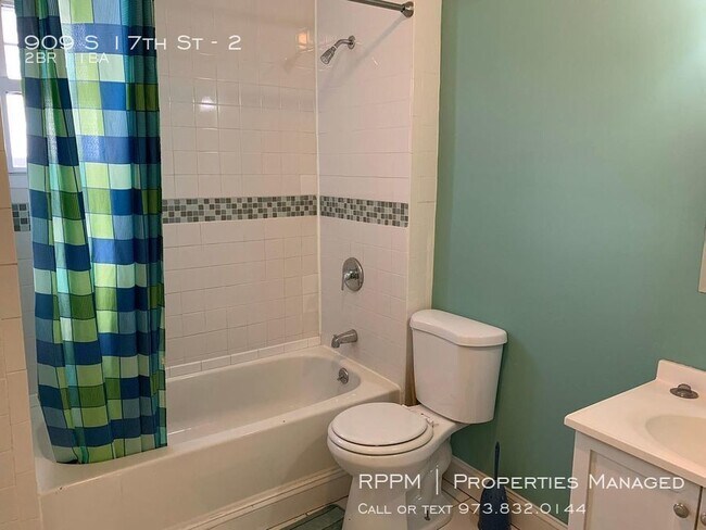 Building Photo - 909 S 17th St - 2 - 2 beds, 1 full bath