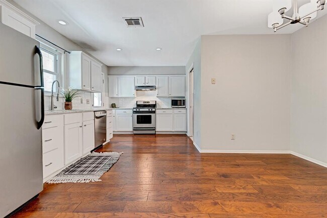 Building Photo - 7402 Bucknell Dr