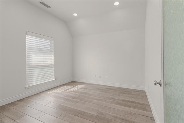 Building Photo - 1009 Queens Lk Trl