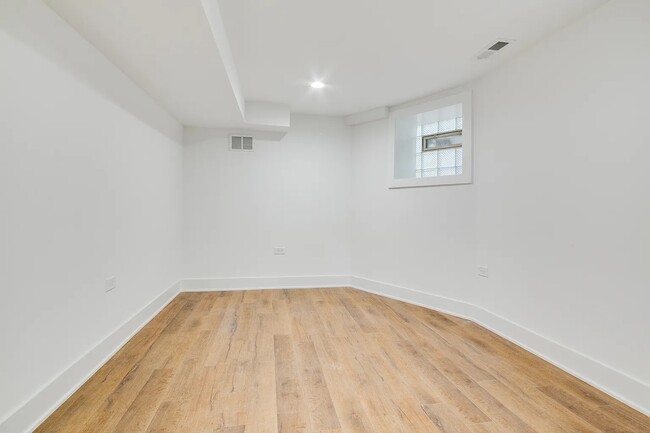 Building Photo - 2453 N Mozart St