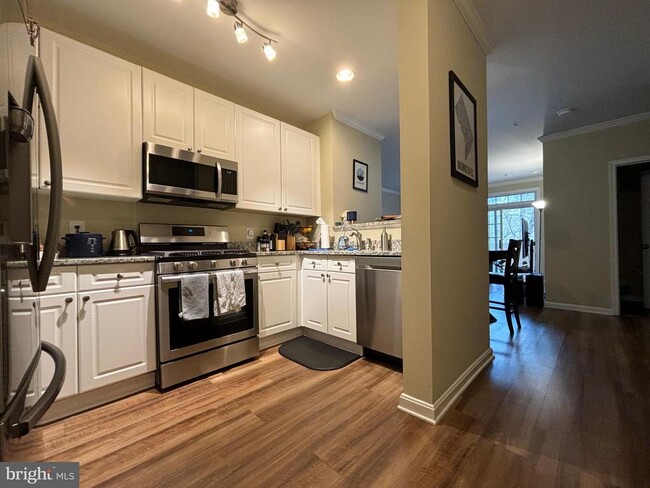 Building Photo - 8181 Carnegie Hall Ct