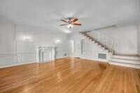 Building Photo - Stunning Townhome Style 2 bedroom with washer/dryer!