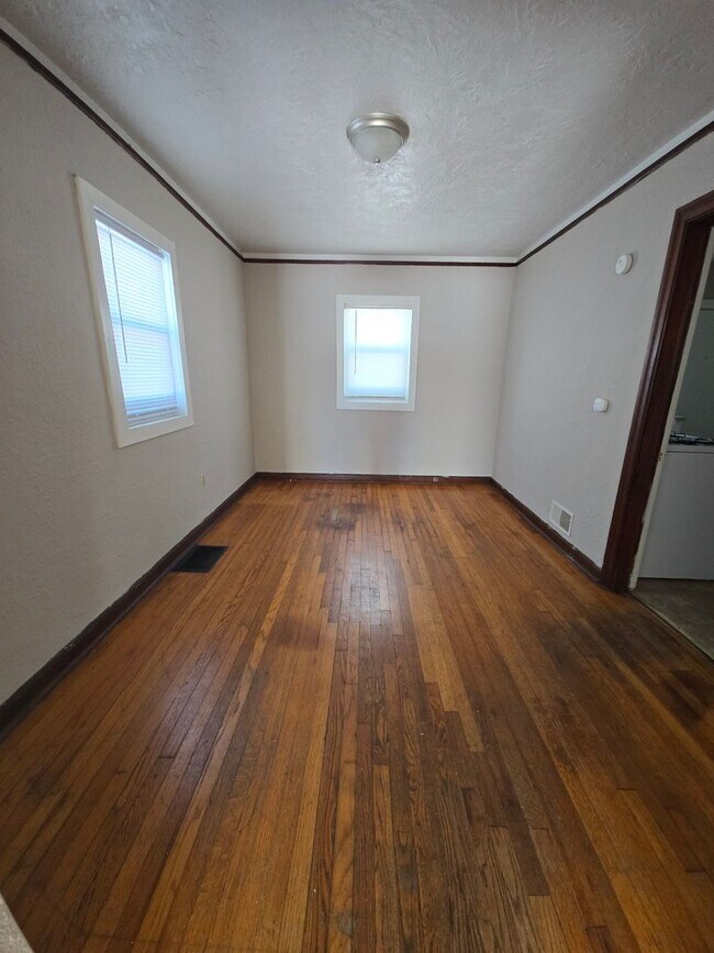 Building Photo - 620-622-622 Paris Ct