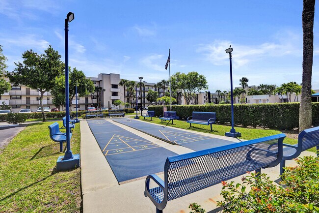 Building Photo - 2400 Deer Creek Country Club Blvd