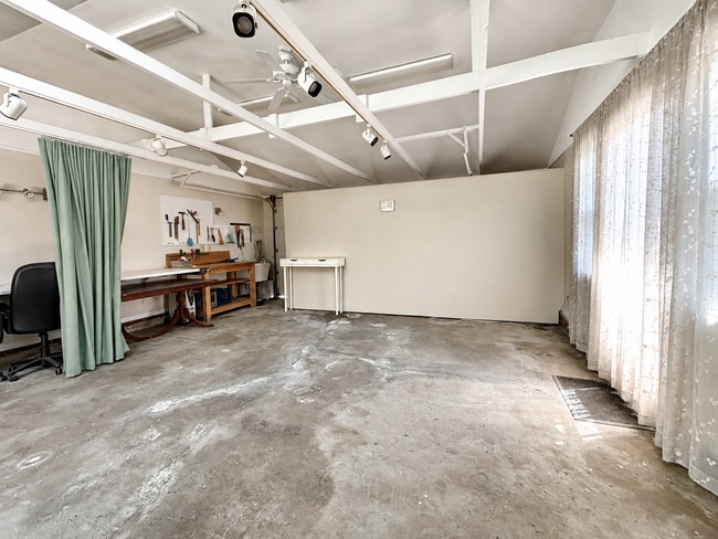 Building Photo - 1220 Deer Rd