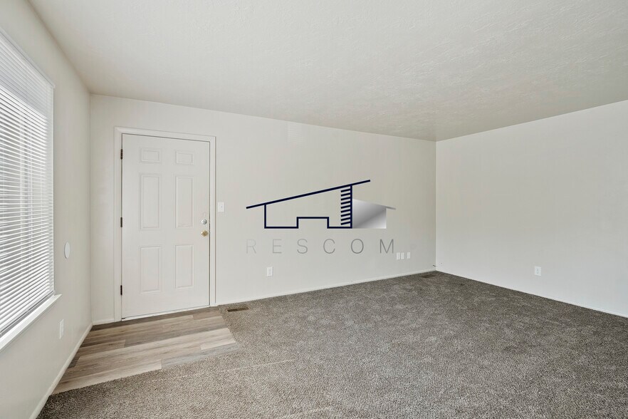 Building Photo - 221 N Pingree Ave