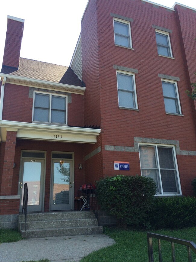 Building Photo - 3 bed/1 bath Old Louisville