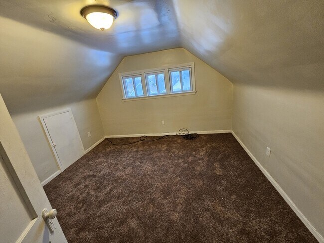 Building Photo - 3378 E 134th St