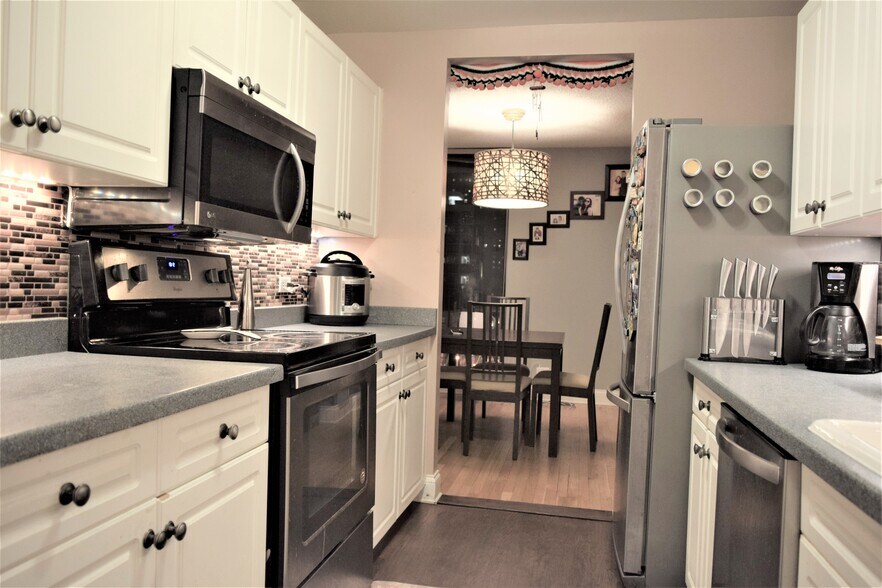 Kitchen - 70 W Huron St