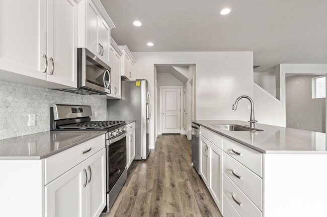 Building Photo - Beautiful 4bd/2.5ba Home in the Moxie Ridge Community!