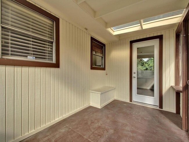 Building Photo - 1110 Fieldcrest Dr
