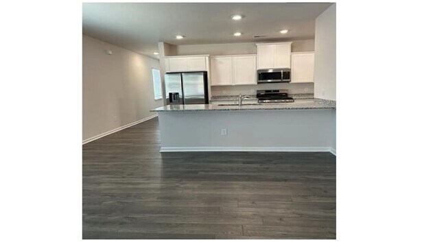Building Photo - New 4/2.5 Townhome Near Lake Conestee and ...