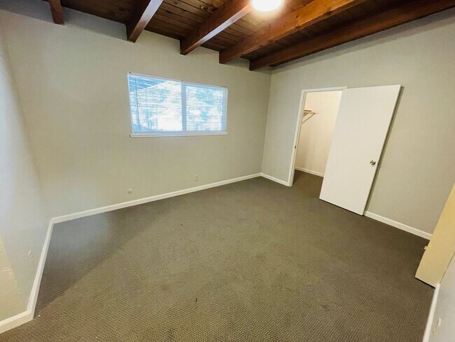 Building Photo - 2 bed 1 bath unit for rent in South Lake Tahoe