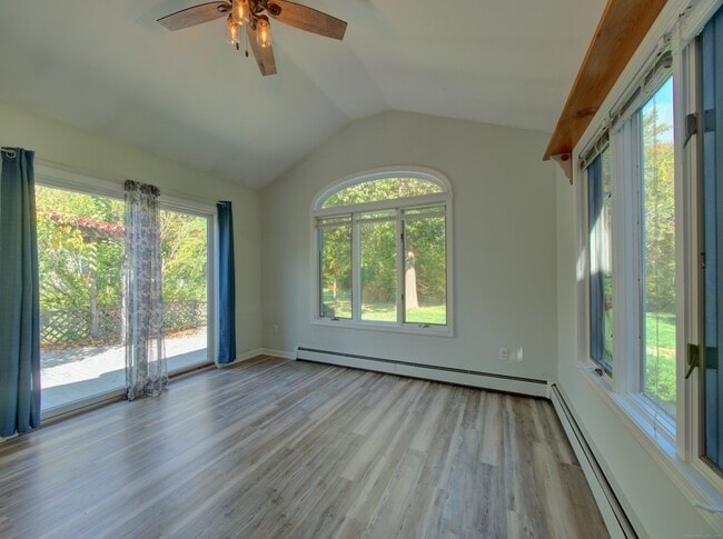 Building Photo - 24 Larchmont Terrace