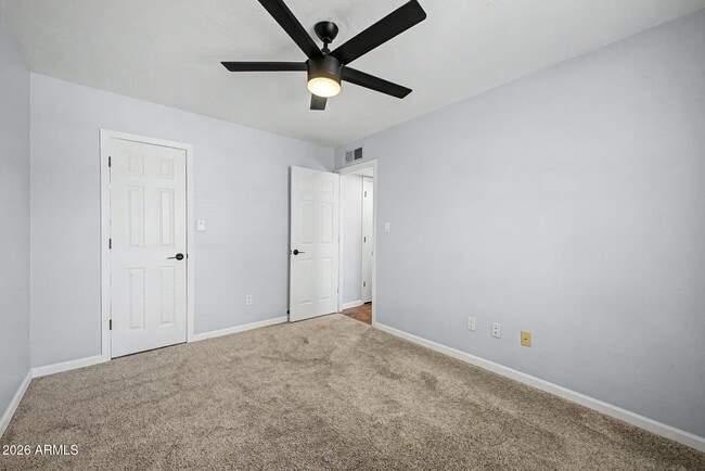 Building Photo - 855 W Lindner Ave