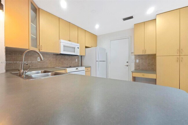 Building Photo - 11066 Longboat Dr