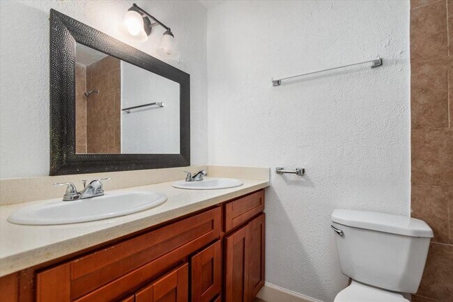 Building Photo - 8630 Valley S Dr