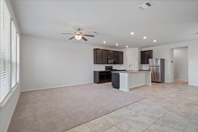 Building Photo - 5711 Pleasanton Pkwy
