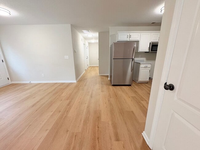 Building Photo - 3 Bedroom | 2 Bath | 1-Car Garage Ranch Du...