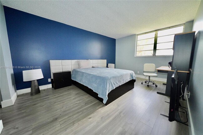 Building Photo - 2541 Aragon Blvd