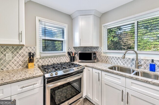 Building Photo - 811 Old Powder Springs Rd SW