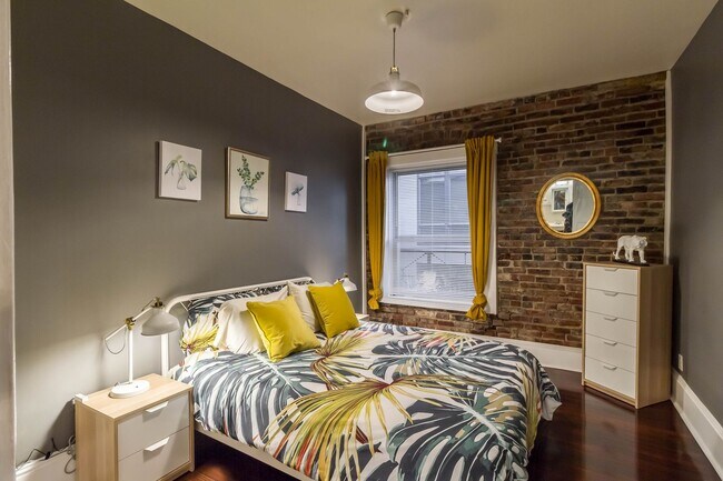 Interior Photo - Goldie