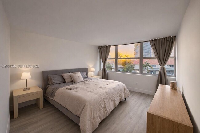 Building Photo - 16565 NE 26th Ave