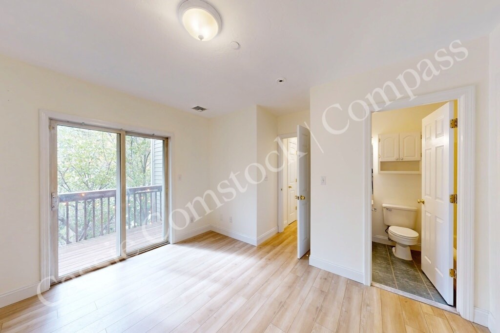 Primary bedroom with en-suite bath - 111 W 8th St