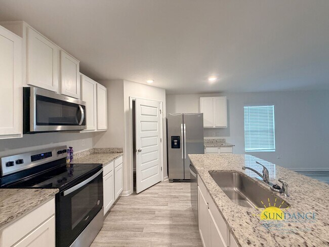 Building Photo - Spacious 5-Bedroom Home in Plantation Woods, East Milton!