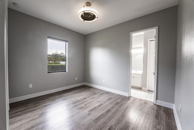 Building Photo - 913 Buckhurst Dr