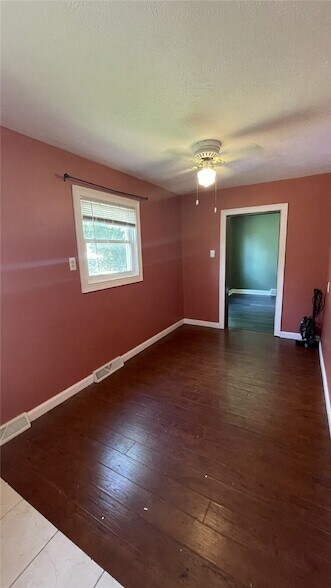 Building Photo - 507 Cherry St