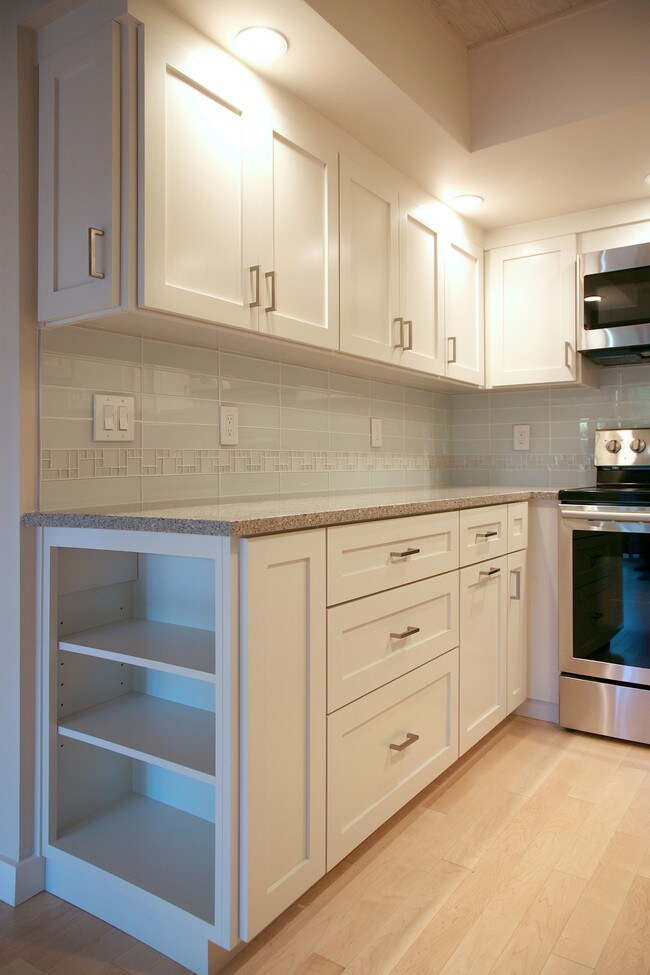 Building Photo - 278 Monroe Dr