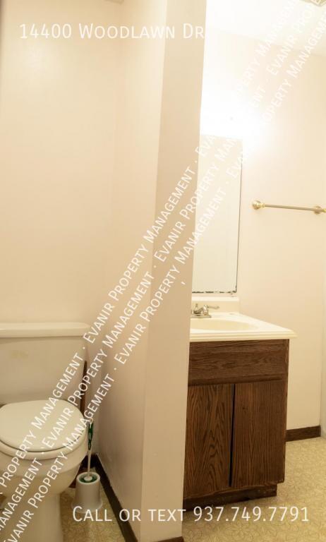 Building Photo - 14400 Woodlawn Dr