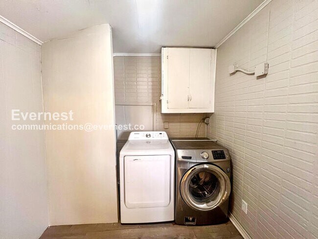 Building Photo - 114 W 18th St