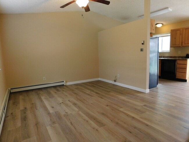 Building Photo - Tri-Level in Clifton COMING SOON!!!