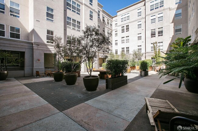 Building Photo - 821 Folsom St