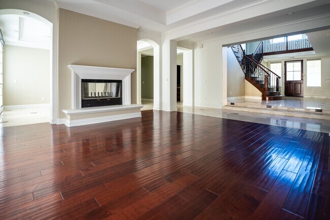 Building Photo - Exceptional estate Located In the highly desirable College Park Community.