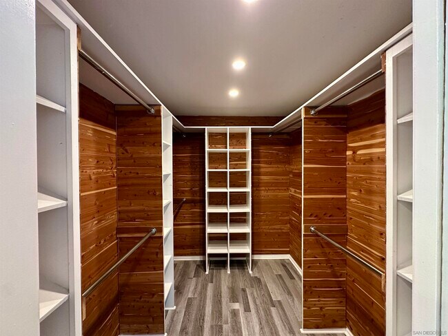 Building Photo - 6920 Country Club Dr