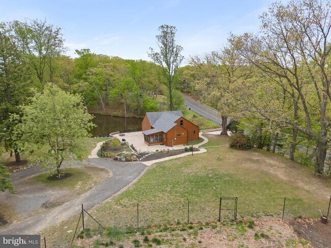 Building Photo - 1540 Peter Cheeseman Rd
