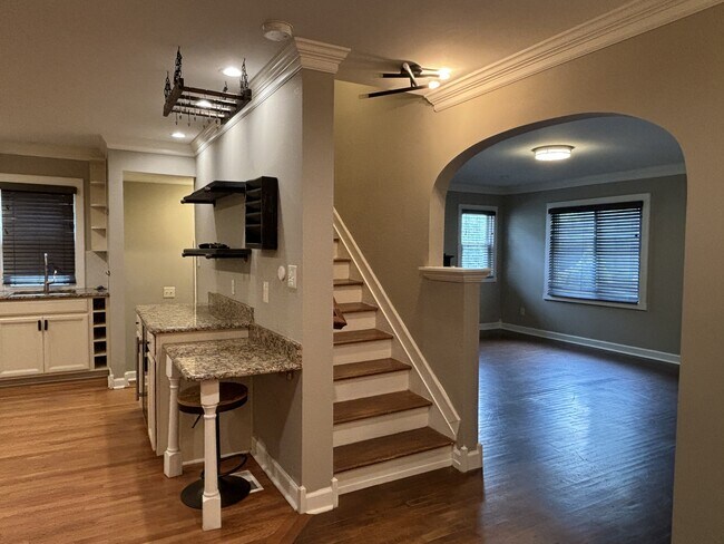 Building Photo - 1024 Kessler