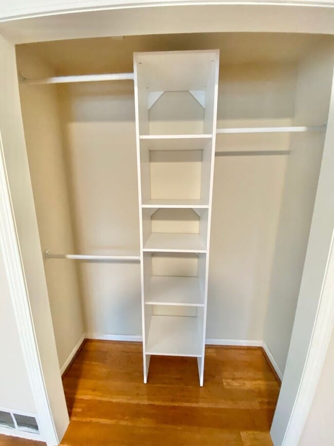 Building Photo - Newly Renovated 2 Bedroom Home in South Burlington Available NOW!