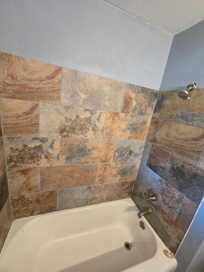 Building Photo - 3BD/ 1.5 BA Home for Rent Cleveland