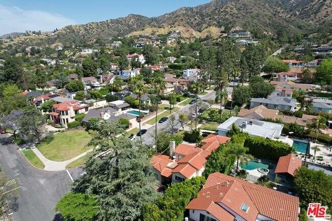 Building Photo - 1861 W Mountain St