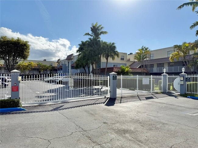 Building Photo - 4600 SW 67th Ave