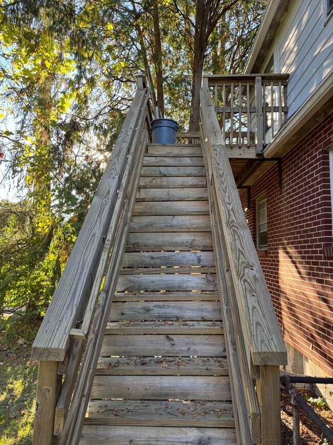 Building Photo - 218 Pine Tree Ave