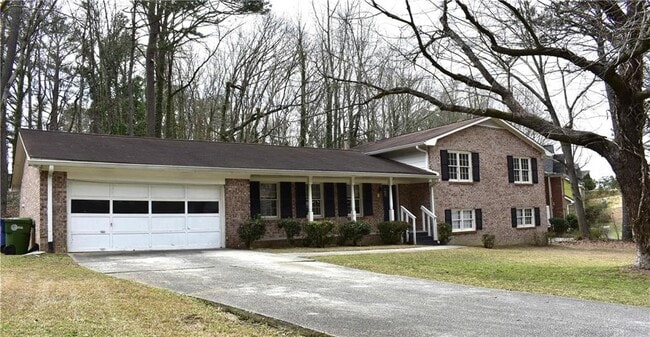 Building Photo - 2576 Peyton Woods Trail SW