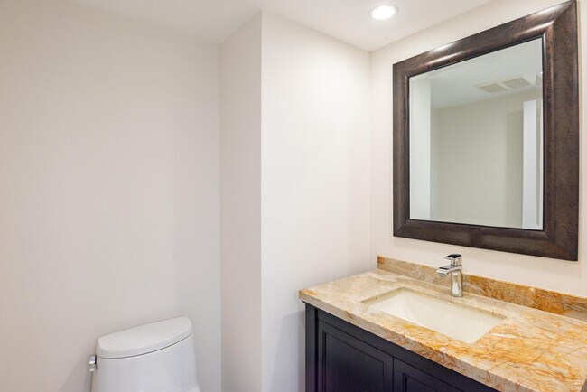 Building Photo - 5070 N Ocean Dr