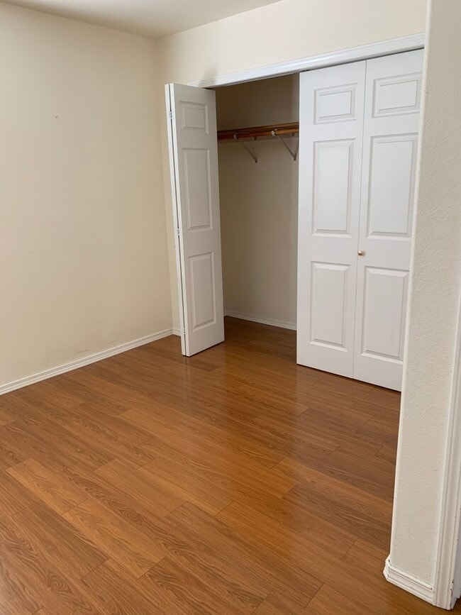 Building Photo - Charming Single-Level Rancher – 2 Bed, 2 Bath
