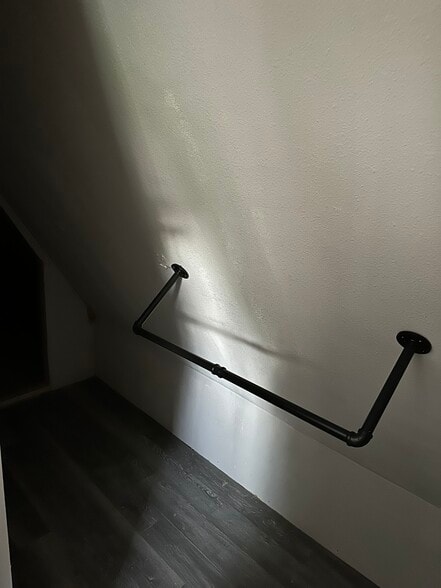 Closet space with hanger - 5839 Goliad Ave